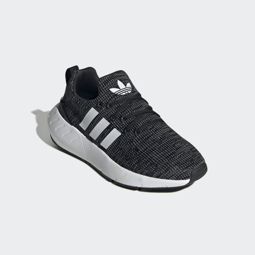 Adidas Swift Run Sneakers – Black/White – Women
