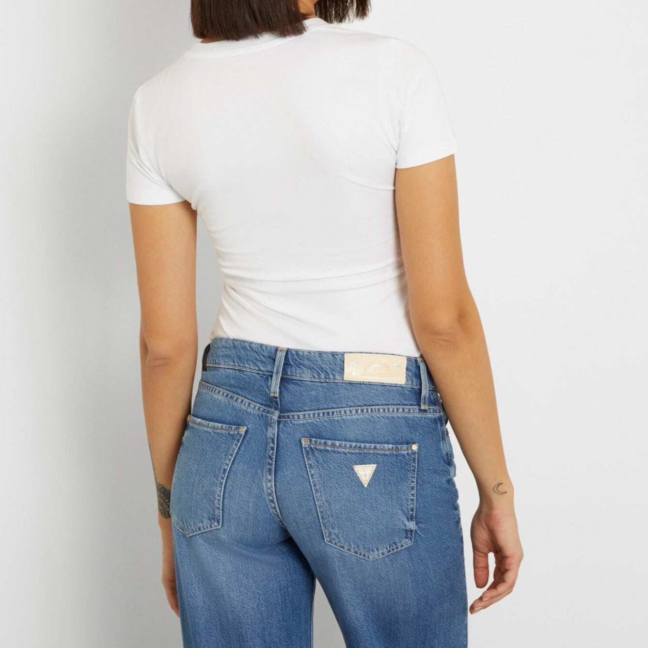 Guess Driehoek Logo T-shirt – Wit – Dames